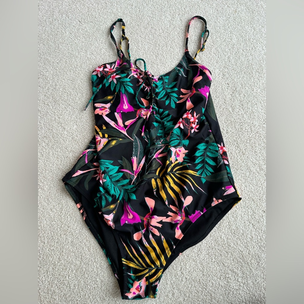 Old navy floral swim! Large tall size